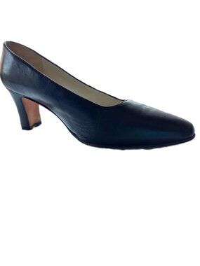 Thomas Wallace pumps Size 8.5  Almond-to-square Toe Box